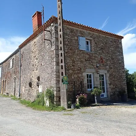 Bed and Breakfast La Milliere - Piscine & Campagne - Cathelineau & Lescure 3*